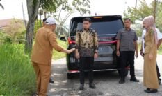 Ricky Anthony Boyong OPD Tinjau Jalan Provinsi di Pangkalan Susu