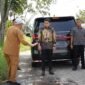 Pimpinan DPRD Sumut Ricky Anthony bersama OPD dari Pemrov Sumut dan Kecamatan Pangkalan Susu meninjau infrastruktur.