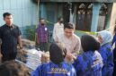 PImpinan DPRD Sumut Ricky Anthony memberikan bantuan bahan pangan dan tali asih kepada Sunardi dan Misno yang rumahnya terbakar.