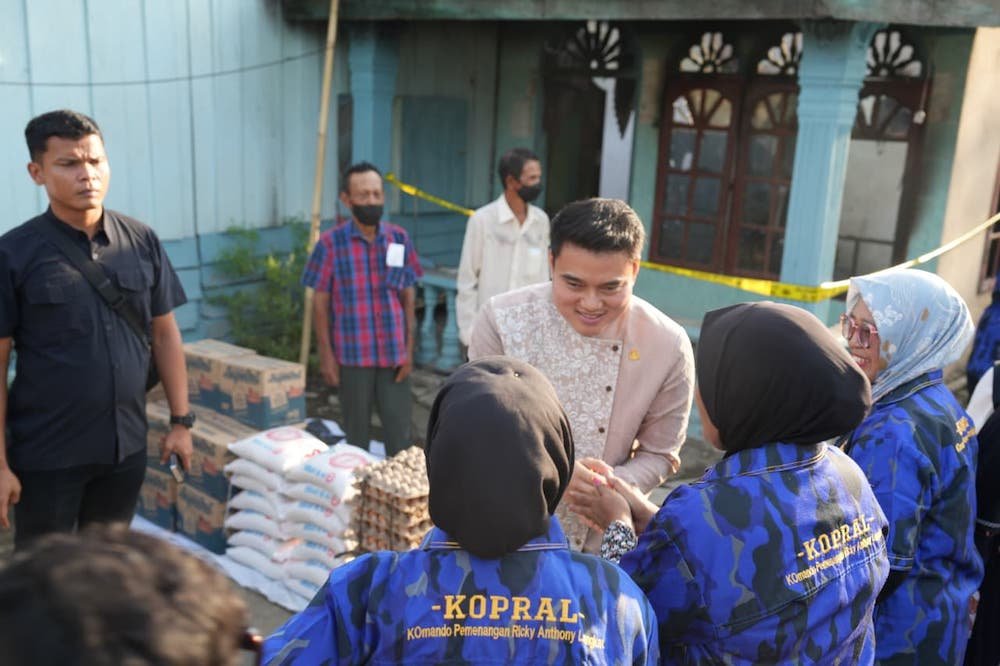 Rumah Sunardi dan Misno Terbakar, Ricky Anthony Hadir Bawa Bantuan