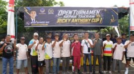 Pimpinan DPRD Sumut Ricky Anthony saat membuka Turnamen Sepak Takraw RA Cup I 2026 di Kelurahan Sidomulyo, Kecamatan Stabat, Langkat.