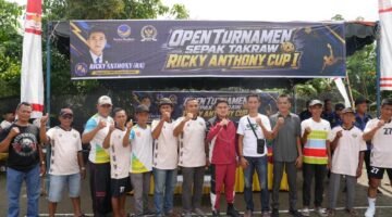 Pimpinan DPRD Sumut Ricky Anthony saat membuka Turnamen Sepak Takraw RA Cup I 2026 di Kelurahan Sidomulyo, Kecamatan Stabat, Langkat.
